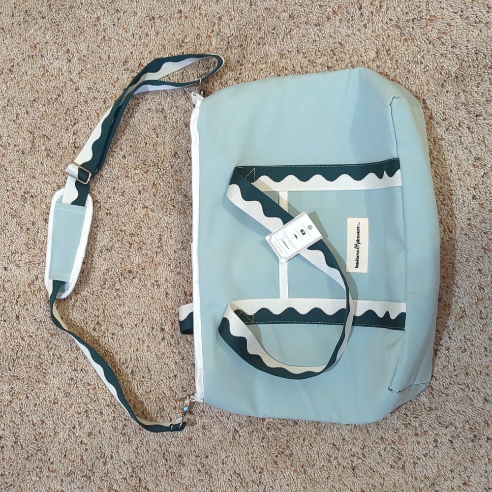 NWT Mint Green business & pleasure Cooler Bag with Adjustable/Removable Strap